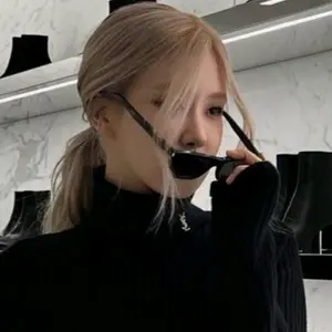roses_are_rosie13754 thumbnail
